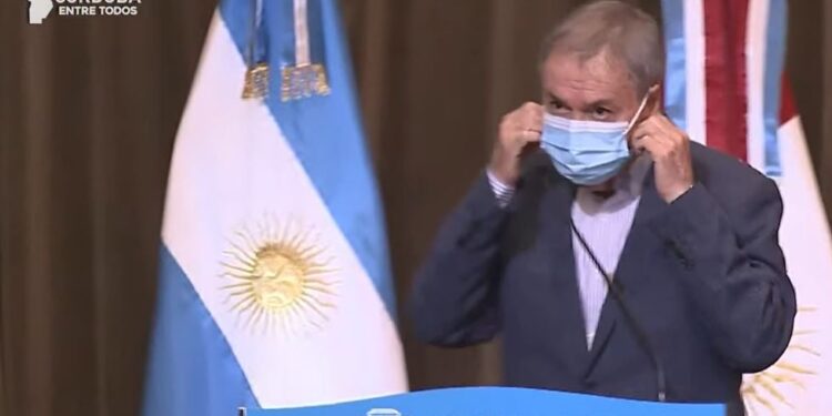 El gobernador de Córdoba se sacó el barbijo: Schiaretti reclamó el fin del cepo a la carne y la eliminación gradual de las retenciones