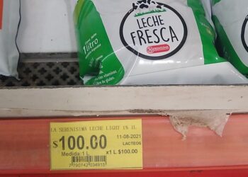 La leche en sachet ya tocó los 100 pesos, pero la participación del productor está estancada y representa solo un 30%