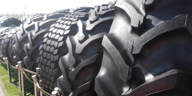 Argentina se queda sin divisas: Emergencia en el agro por la escasa disponibilidad de cubiertas con precios imposibles y la venta informal de neumáticos recapados