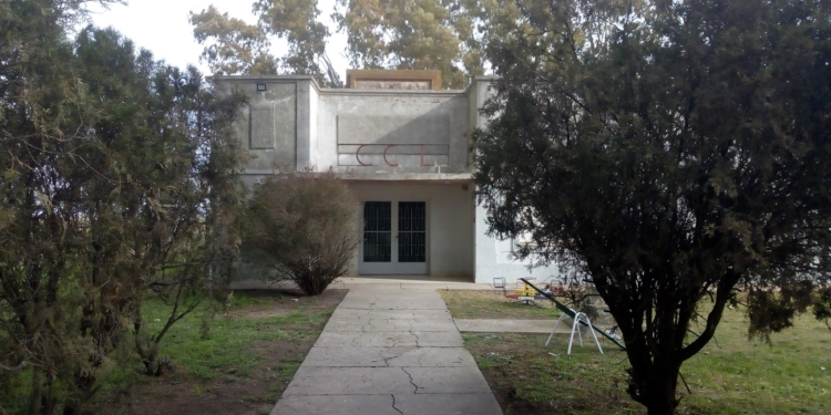 “Cinema Paradiso” en el medio del campo: Con menos de 40 habitantes, Colonia Lapin reabrió su cine rural para mantener vivo el legado cultural de los primeros colonos