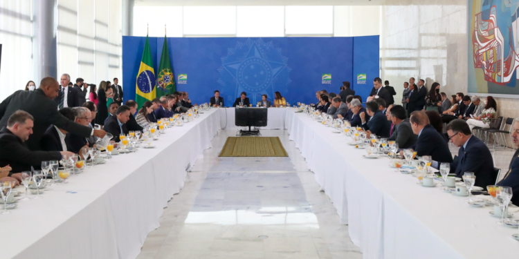 Legisladores brasileños de todas las fuerzas políticas promueven la revisión de textos escolares para evitar que contengan desinformación sobre el agro