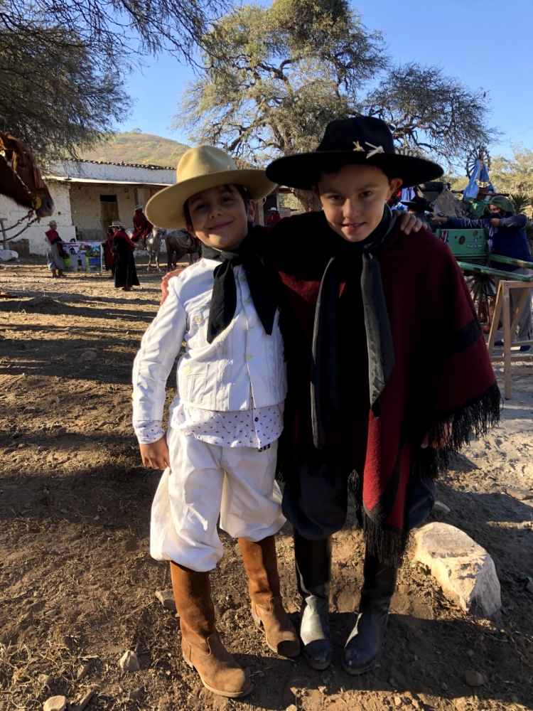 La emotiva historia del pequeño Milo, quien sana cantando folklore en vivo y cabalgó 56 días junto a los gauchos de Güemes