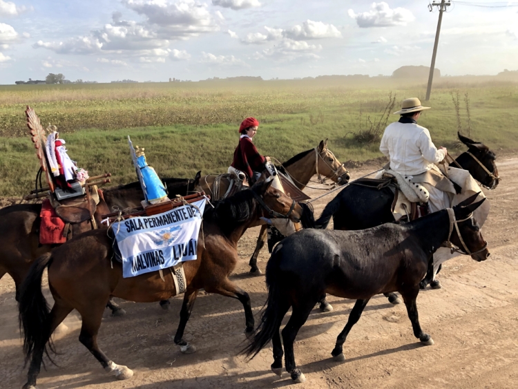 La emotiva historia del pequeño Milo, quien sana cantando folklore en vivo y cabalgó 56 días junto a los gauchos de Güemes