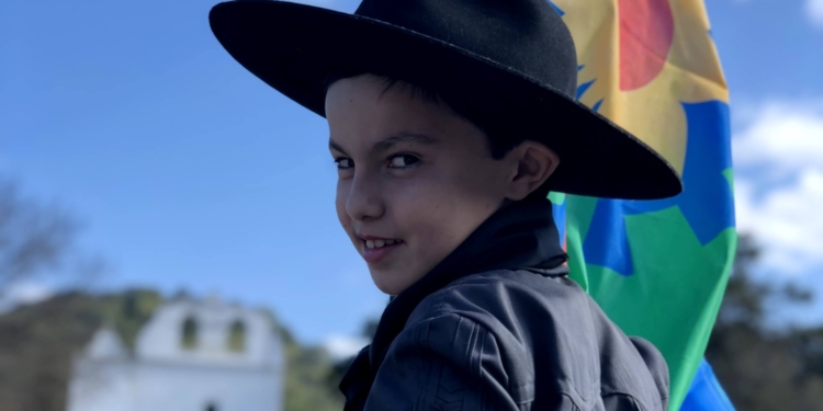 La emotiva historia del pequeño Milo, quien sana cantando folklore en vivo y cabalgó 56 días junto a los gauchos de Güemes