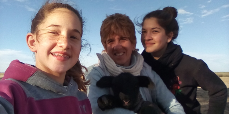 Rosita Dellafiore pasó las mil y una para poder vivir en su chacra de Laboulaye: Pero allí es feliz y sus ovejas le transmiten paz