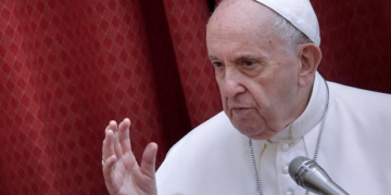 El Papa Francisco pidió que las grandes corporaciones de agronegocios “dejen de destruir la naturaleza” e “intoxicar los alimentos”