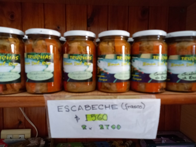 Todo comenzó pescando mojarritas: Sergio Salas cumplió su sueño de criar y sembrar truchas “con acento cordobés” en Traslasierra