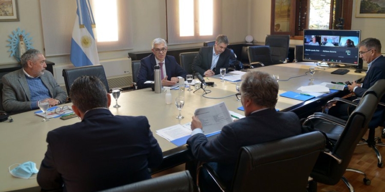 Combatiendo el “calentamiento rural”, Domínguez ratificó el apoyo oficial a la producción ganadera y rechazó el achicamiento del stock bovino