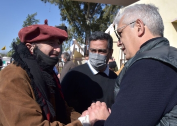 Domínguez se sigue mostrando cerca del sector, pero los más duros del campo ya empezaron a marcarle la cancha