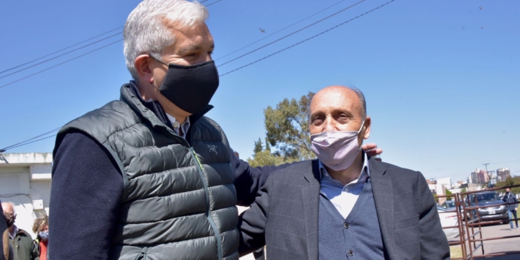 Domínguez se sigue mostrando cerca del sector, pero los más duros del campo ya empezaron a marcarle la cancha