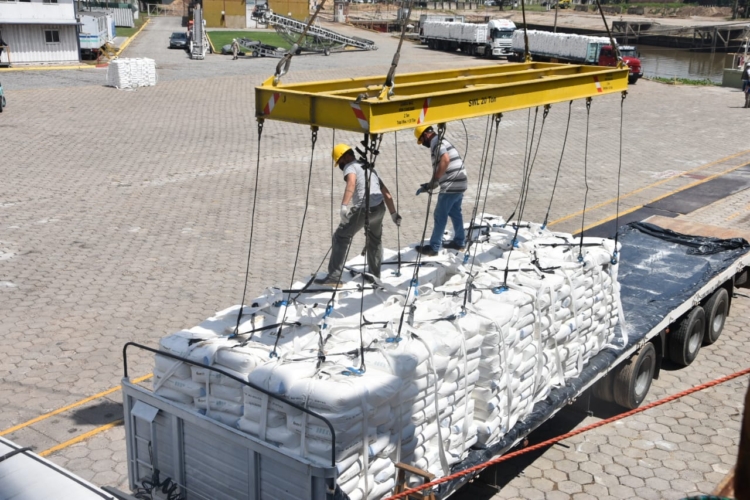 Luego de quince años sin negocios, salieron 10 mil toneladas de harina de trigo hacia Cuba