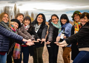 Mujeres Rurales al frente: Carina y Alicia integran “Mujeres de la Viña” y lanzaron “Apasionadas”, su propia línea de vinos artesanales