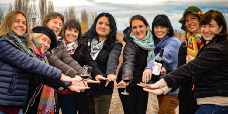 Mujeres Rurales al frente: Carina y Alicia integran “Mujeres de la Viña” y lanzaron “Apasionadas”, su propia línea de vinos artesanales