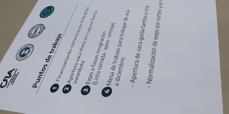 Mientras se demora la apertura de la vaca conserva para China, los frigoríficos acumulan stock y los ganaderos ven caer sus ingresos