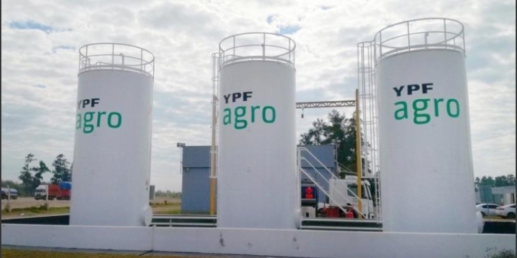 En una medida insólita, el gobierno descontará retenciones a las petroleras que exporten productos agroindustriales: YPF será la gran beneficiada