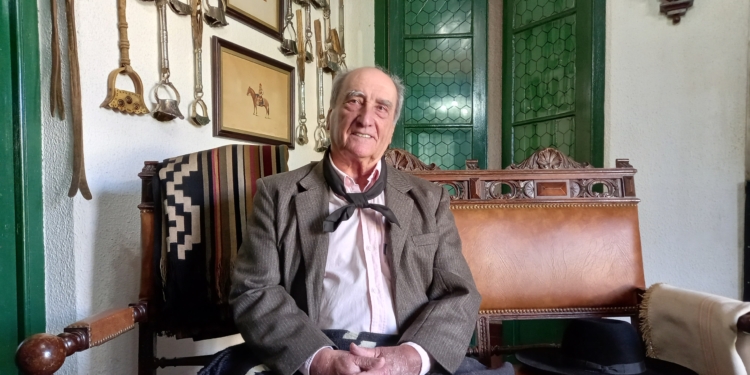 Don Pedro Lucio Sarciat lleva ocho décadas en busca del mejor caballo indomable: Incansable impulsor de las jineteadas, llegó a desfilar hasta en la cancha de River