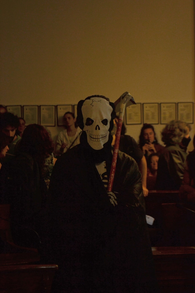 ¡No fumiguen la democracia! Como la nueva ordenanza sobre agroquímicos no les gustaba, activistas impidieron una sesión del Concejo Deliberante de Tandil