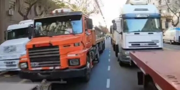 El camión levanta temperatura: Hubo protesta del transporte en el centro porteño, mientras un informe mostró los números rojos del sector