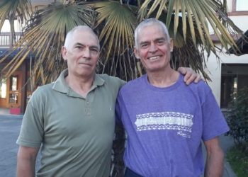 En El Bolsón también suceden cosas dulces: Dos apasionados apicultores aseguran que comprender a las abejas es “un estado de conciencia”