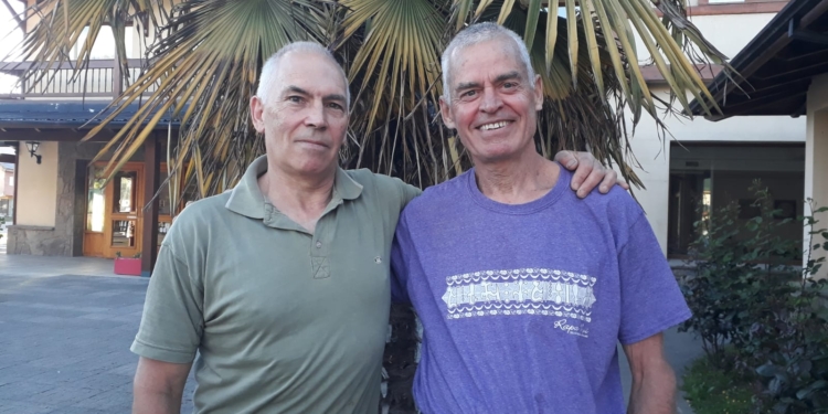 En El Bolsón también suceden cosas dulces: Dos apasionados apicultores aseguran que comprender a las abejas es “un estado de conciencia”