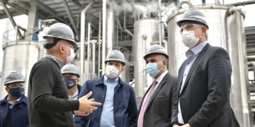 Manzur y Domínguez visitaron en Córdoba tres industrias de bioetanol maicero para intentar mostrar que están a favor del sector