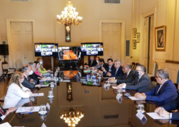 El gobierno pide a los supermercados que congelen los precios de la carne y se toma el fin de semana largo para decidir cuál será el próximo paso