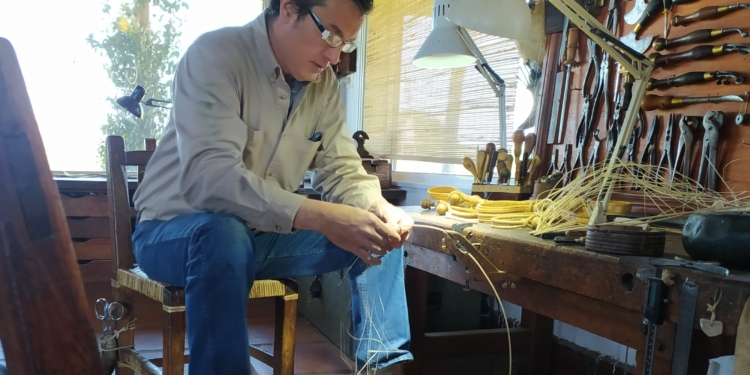 Escondido entre las sierras de Tandil, el soguero Pablo Lozano convirtió ese viejo oficio rural en un arte que trasciende las fronteras