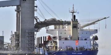 A pesar de la recuperación del río Paraná, se siguen priorizando los embarques de maíz realizados en puertos bonaerenses