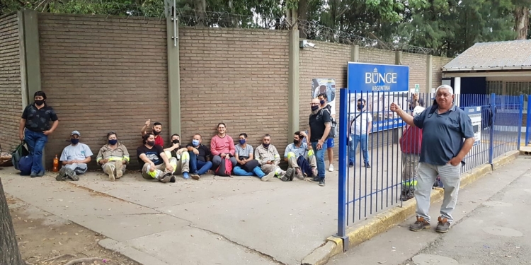 Argentina insólita: Trabajadores aceiteros lanzaron un paro contra las industrias para pedir que sus salarios no sean recortados por el impuesto a las Ganancias