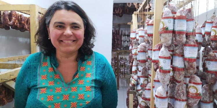 “Único e irrepetible”: Así es el Salame de Tandil contado por Juana Echezarreta, integrante de una familia de vascos que llevó esa receta del campo a la ciudad
