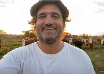 Alejandro salvó el campo familiar con pastoreo racional y terminó enseñando sobre ganadería regenerativa: “A mi viejo le hubiera venido bárbaro el curso”