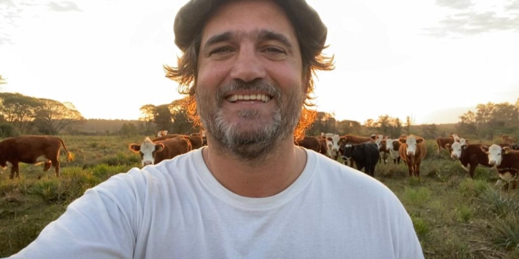 Alejandro salvó el campo familiar con pastoreo racional y terminó enseñando sobre ganadería regenerativa: “A mi viejo le hubiera venido bárbaro el curso”