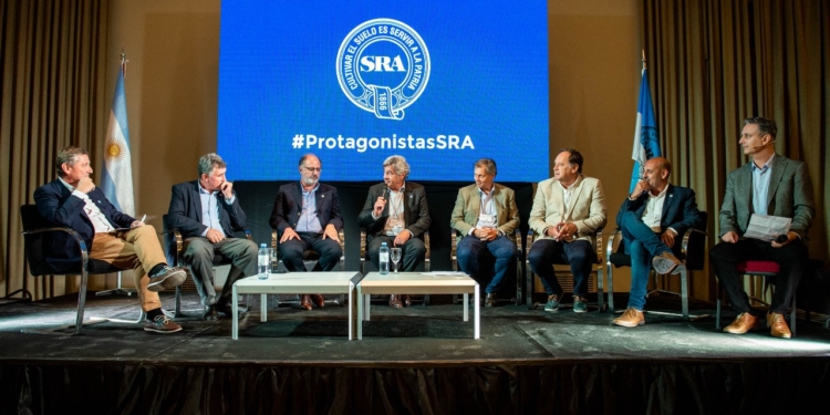 Mientras el gobierno resuelve sus internas, la Mesa de Enlace le pone presión para que levante el cepo exportador a fin de año