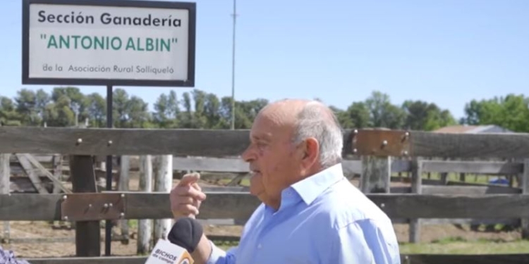 Antonio Albin, un pequeño gigante de la ganadería, rezonga: “Un porcentaje muy elevado de los dólares entran del campo, pero resulta que somos los malos de la película”