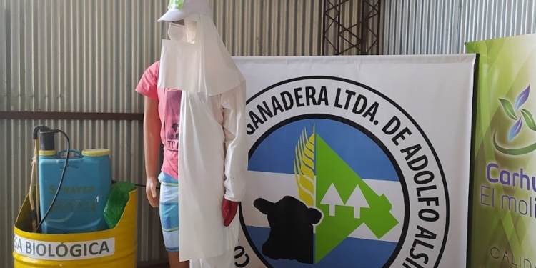 Con ustedes, Don Deriva: O cómo las nuevas generaciones del agro ven al productor desaprensivo que todavía fumiga en malla y chancletas