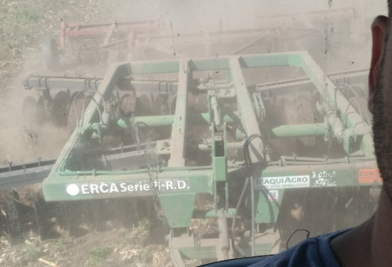 Volver al pasado: Sebastián tuvo que romper un esquema de siembra directa debido a una restricción establecida por una ordenanza municipal