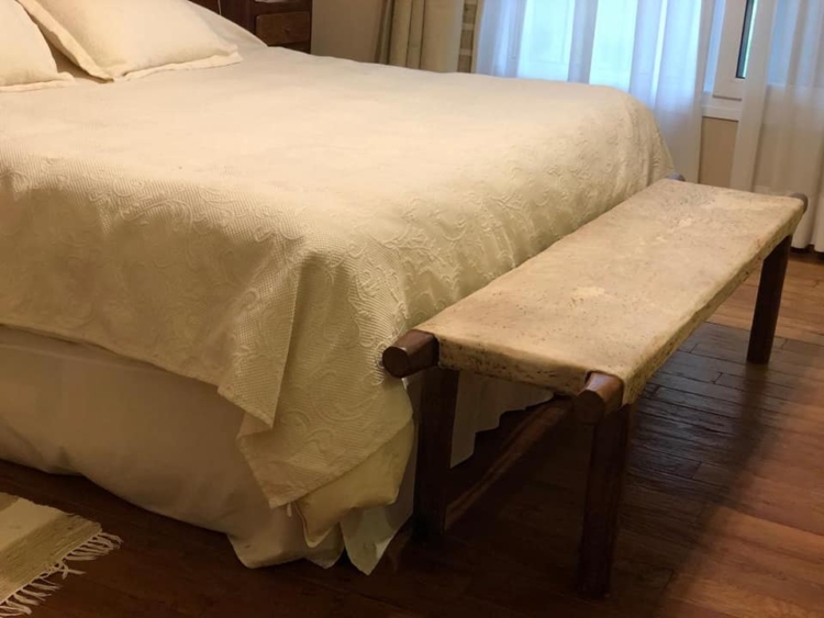 La madera y su tradición: Máxima y Jorge fabrican muebles que recuperan las antiguas costumbres de la época colonial en Santiago del Estero