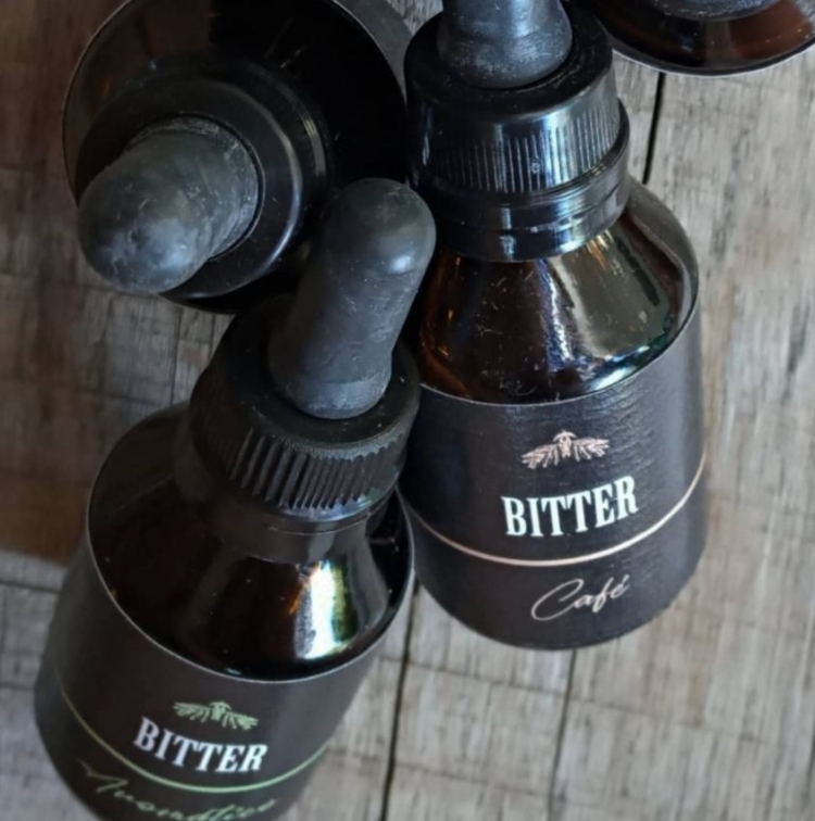 Alquimia de sabores y aromas: El agrónomo Juan Lus aplicó sus conocimientos en la mezcla de semillas forrajeras para montar una destilería única