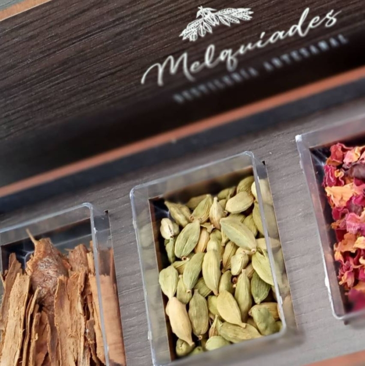 Alquimia de sabores y aromas: El agrónomo Juan Lus aplicó sus conocimientos en la mezcla de semillas forrajeras para montar una destilería única