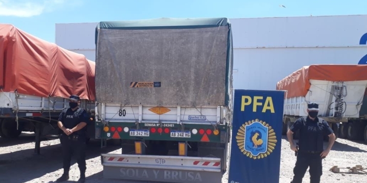 Educando a Aníbal Fernández: Los camiones cerealeros suelen llevar 32 toneladas y como máximo llegan a 45, pero jamás 140 toneladas