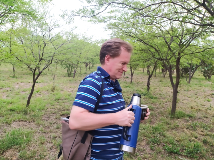 La Peña del Colorado: Un brindis por los que trabajan en este país, donde los políticos hacen siempre lo contrario