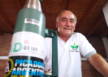 “Un bombón para la hacienda”: Luego de pasarse una vida sobre la picadora, Jorge Diez apostó todo a su propia fábrica de pellets de alfalfa en Beltrán