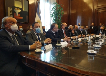 Con la visible ausencia de la Mesa de Enlace, el gobierno lanzó los créditos por 100 mil millones de pesos para impulsar la producción de carne vacuna