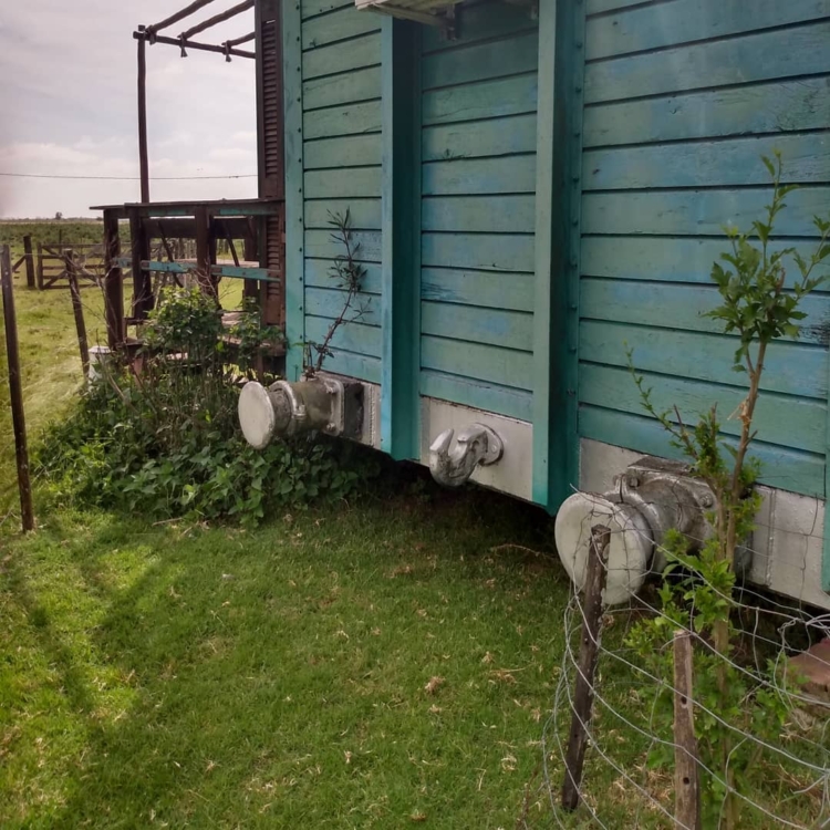 Turismo rural: Miriam Gattari se cansó del estrés de Buenos Aires y encontró en un campo con dos viejos vagones una nueva forma de vida