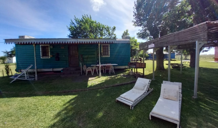 Turismo rural: Miriam Gattari se cansó del estrés de Buenos Aires y encontró en un campo con dos viejos vagones una nueva forma de vida