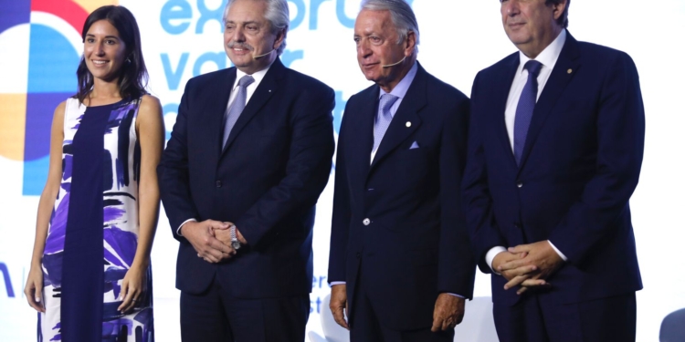 Parece joda: La UIA asegura que la industria paga más impuestos que el agro pero se olvida de considerar el impacto de los derechos de exportación