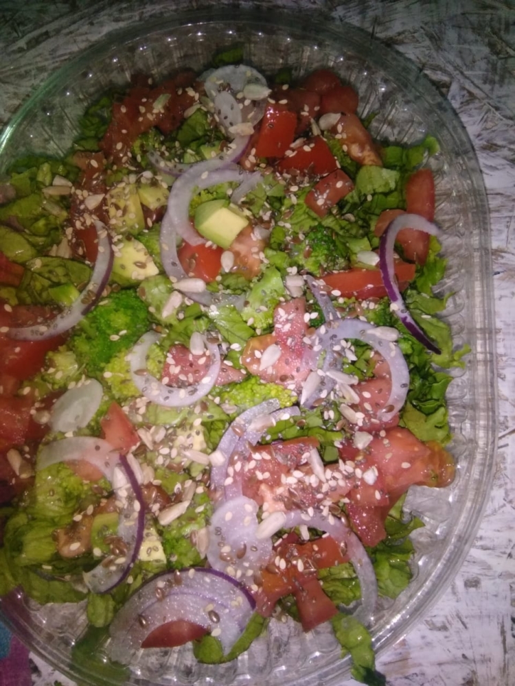 Las ensaladas de Alejandra tienen verduras que han decidido no viajar tanto y algas marinas recuperadas del olvido