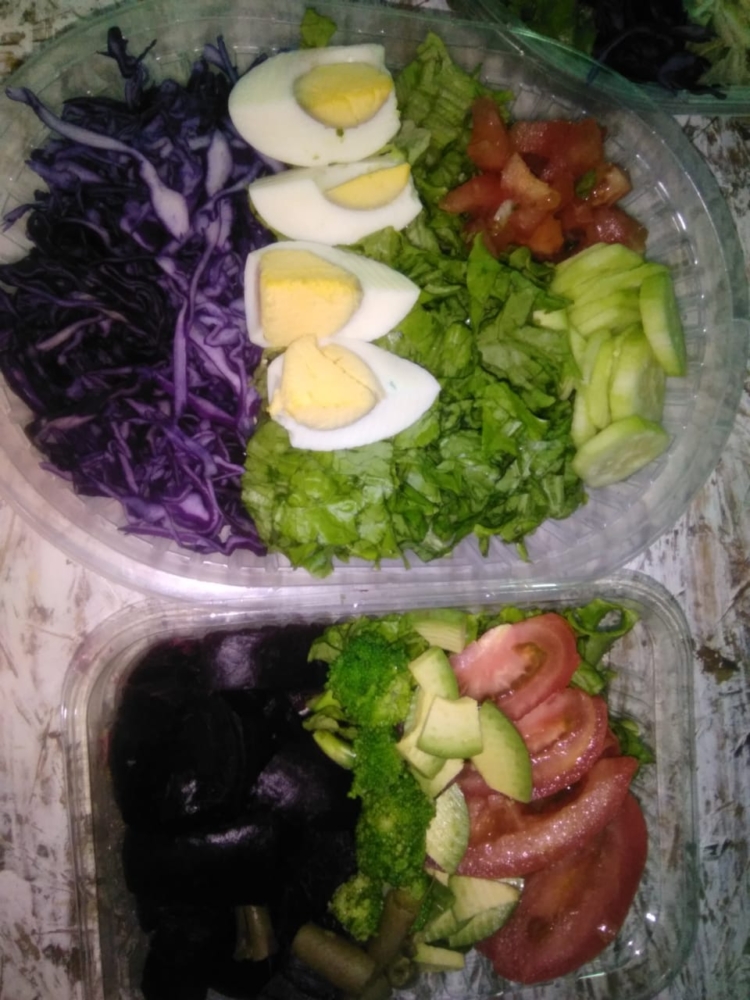 Las ensaladas de Alejandra tienen verduras que han decidido no viajar tanto y algas marinas recuperadas del olvido