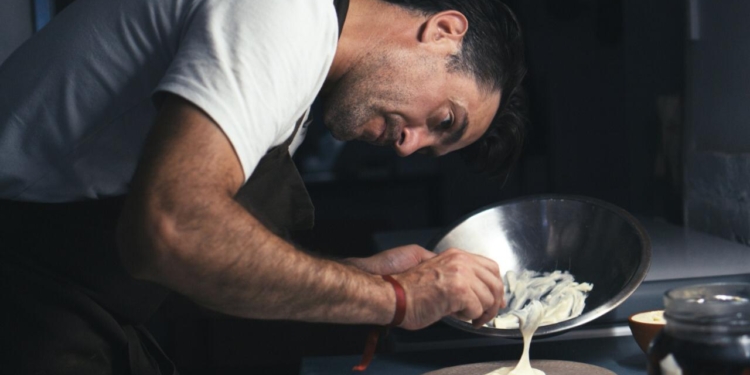 Facundo Gallardo prepara alimentos fermentados y hace años que está detrás del “Santo” Gargal: “Es un hongo nativo muy especial y buscarlo es como un retiro espiritual”