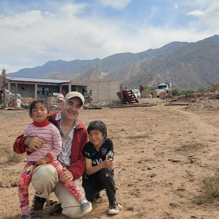 Entre los cerros de Salta, Fernando Escudero continúa cabalgando detrás de sueños de justicia y solidaridad